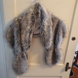 Faux fur shawl grey/silver